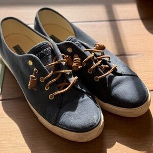 Sperry Women’s Seacoast Sneaker